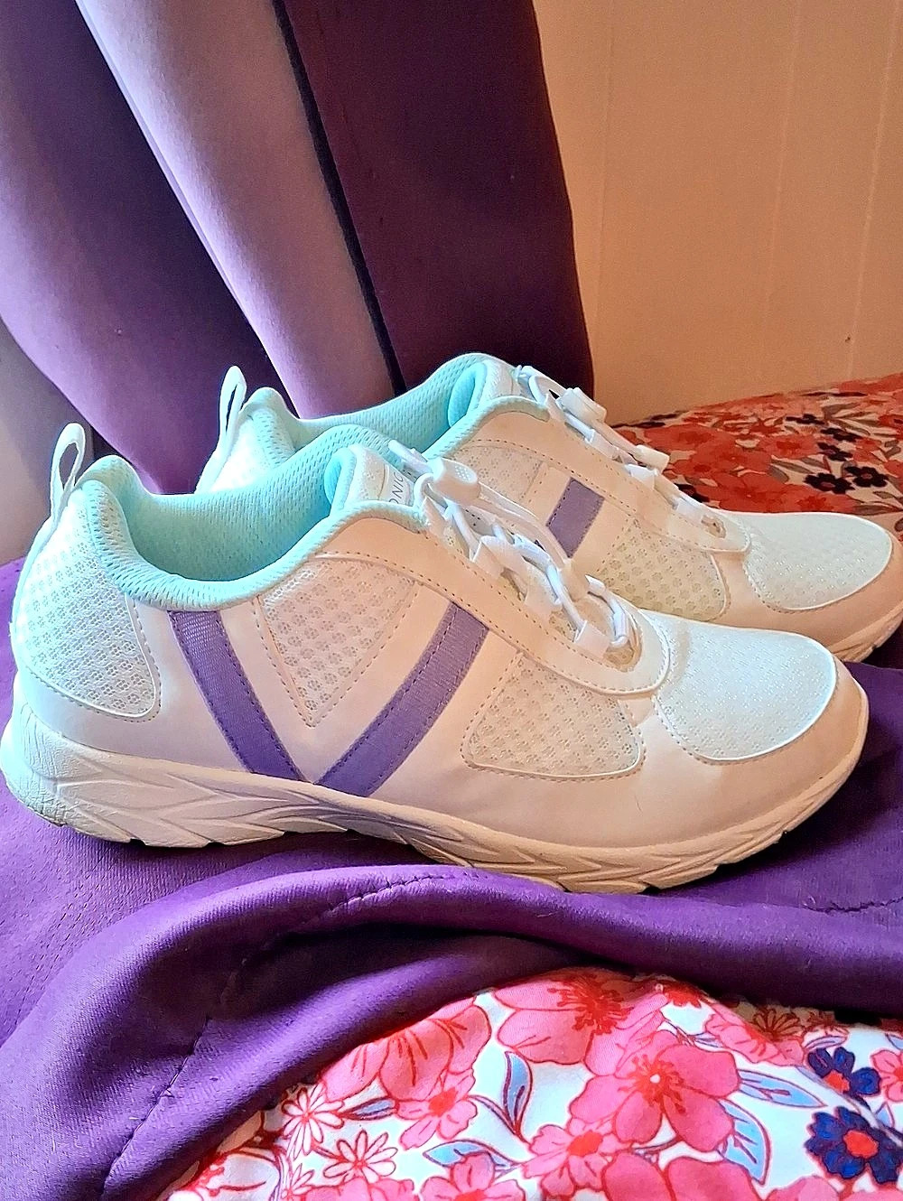 Vionic Alliance Walking Sneaker White & Purple US 8